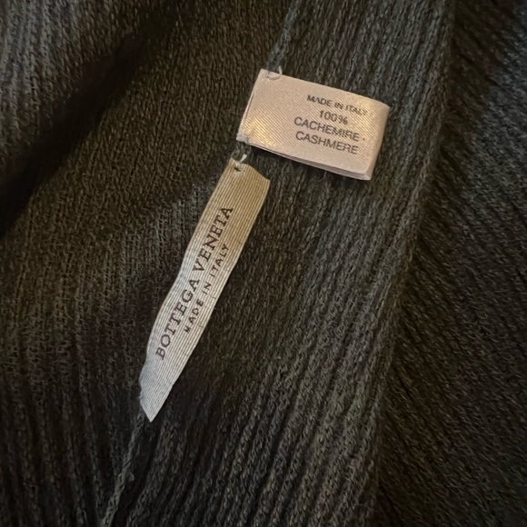 Bottega Veneta dark forest green cashmere lightweight scarf. - Picture 2 of 6